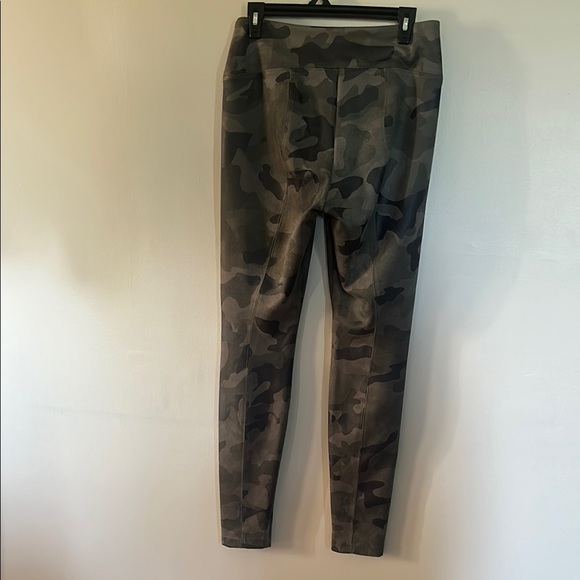 WHBM Runway Leggings - Picture 5 of 12